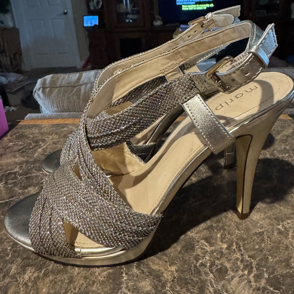 Gold sparkling formal shoes sz 8 prom dance ball wedding or just because